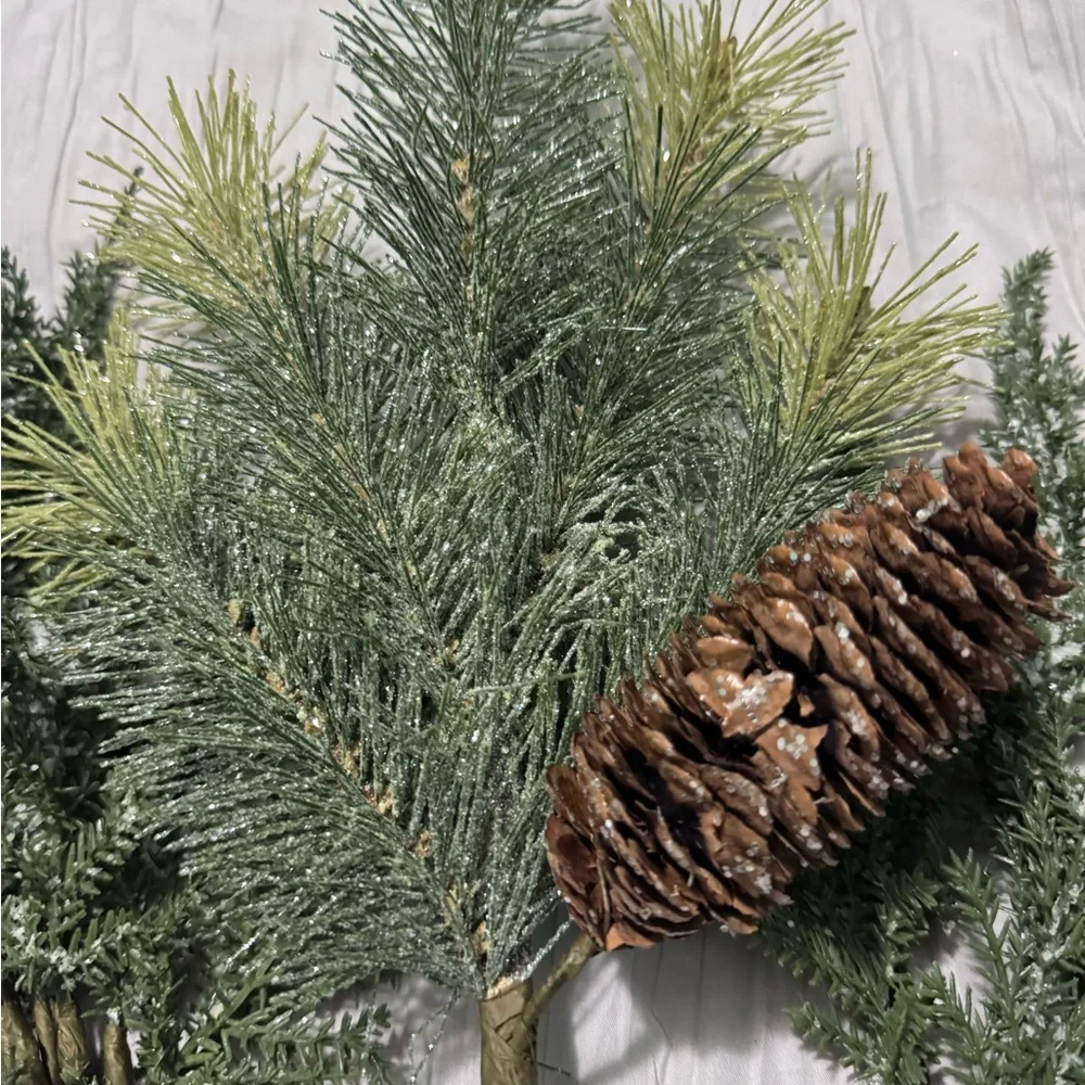 Green Pine Holiday Branches with Pinecone 🌲
